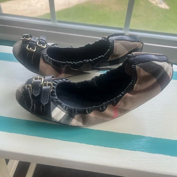 burberry brown novacheck canvas and leather buckle ballet flats